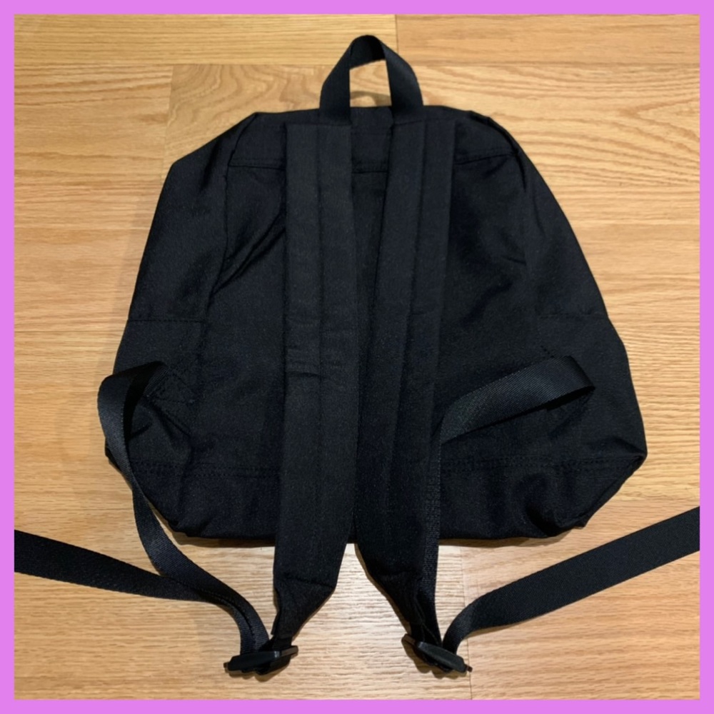 PINK VS Mini Backpack & Pin Set - Picture 5 of 8